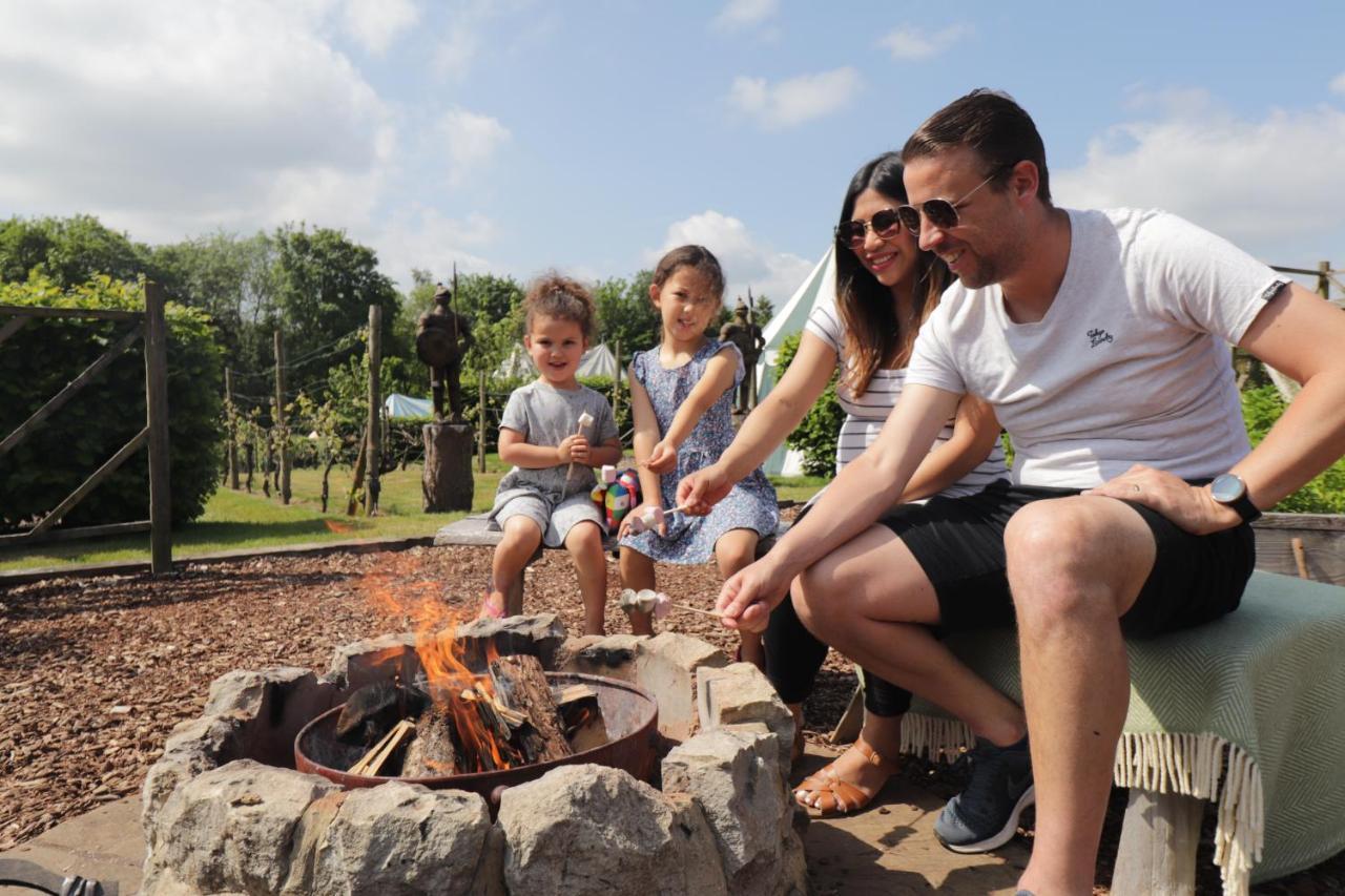 Leeds Castle Knights Glamping Hotel Exterior foto