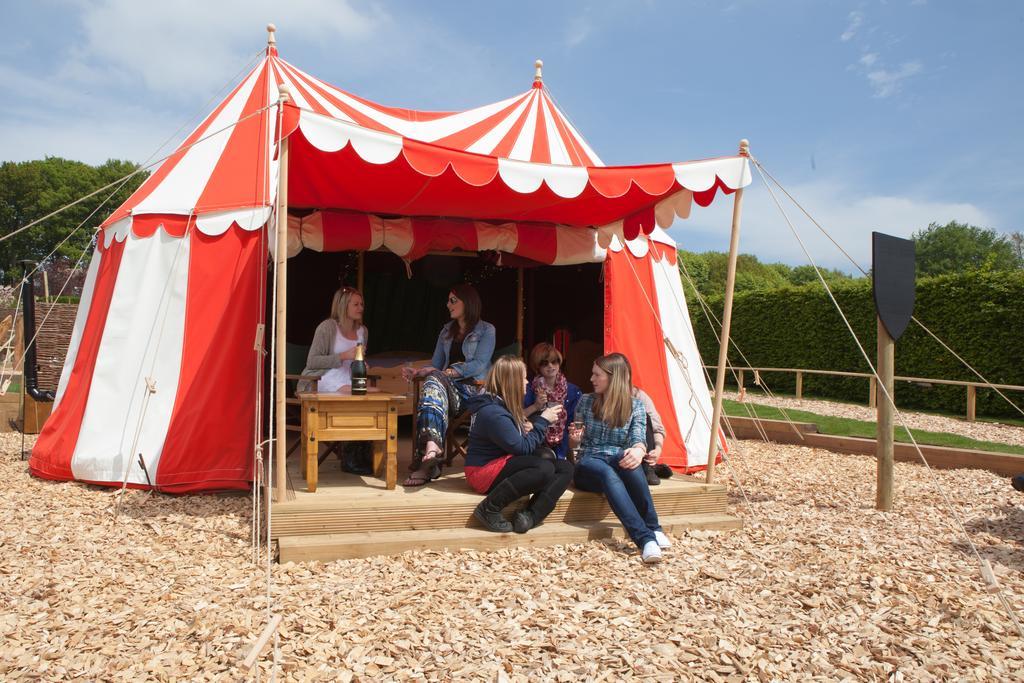 Leeds Castle Knights Glamping Hotel Exterior foto