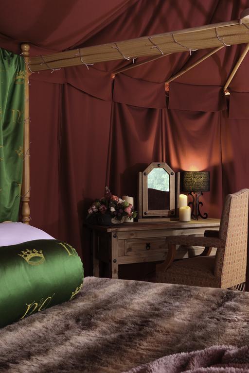Leeds Castle Knights Glamping Hotel Exterior foto